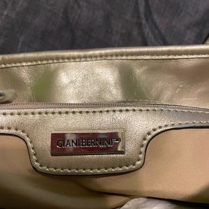 Silver Gianni Bernini shoulder bag.
